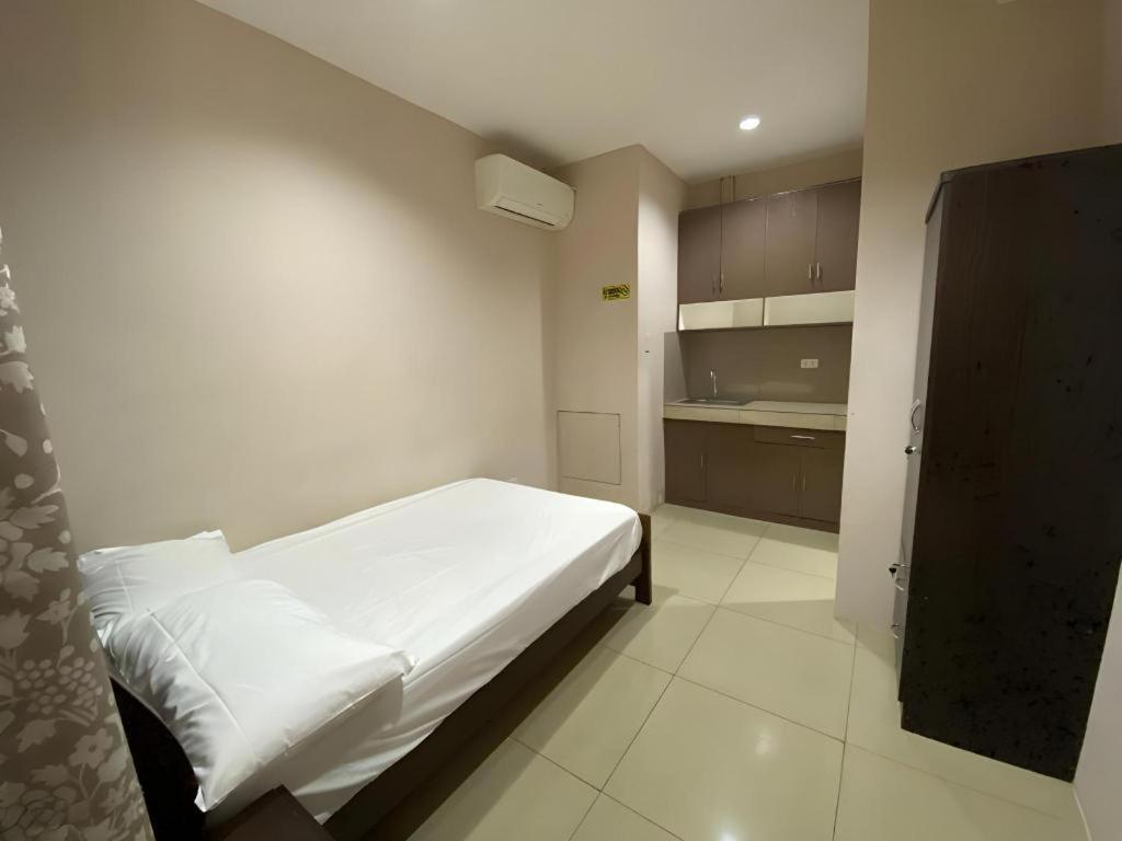 Oyo 766 Ichehan Apartments Manila Eksteriør bilde